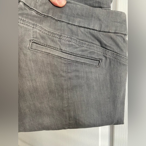 Gap 1969 True Skinny Ladies Grey Jeans with Pleated Knee - Picture 8 of 8